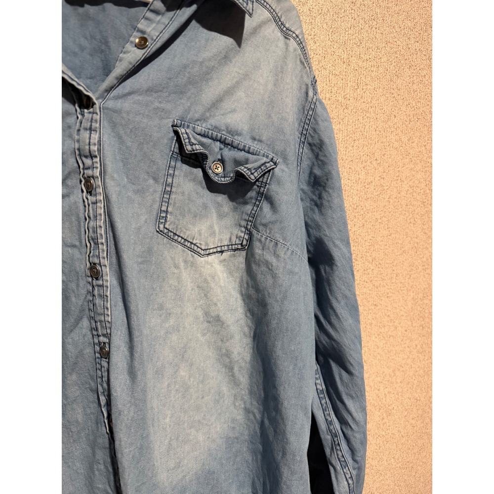 Torrid Womens Light Wash Denim Button Down Shirt Long Sleeve Plus Size 3 3X - Picture 2 of 6